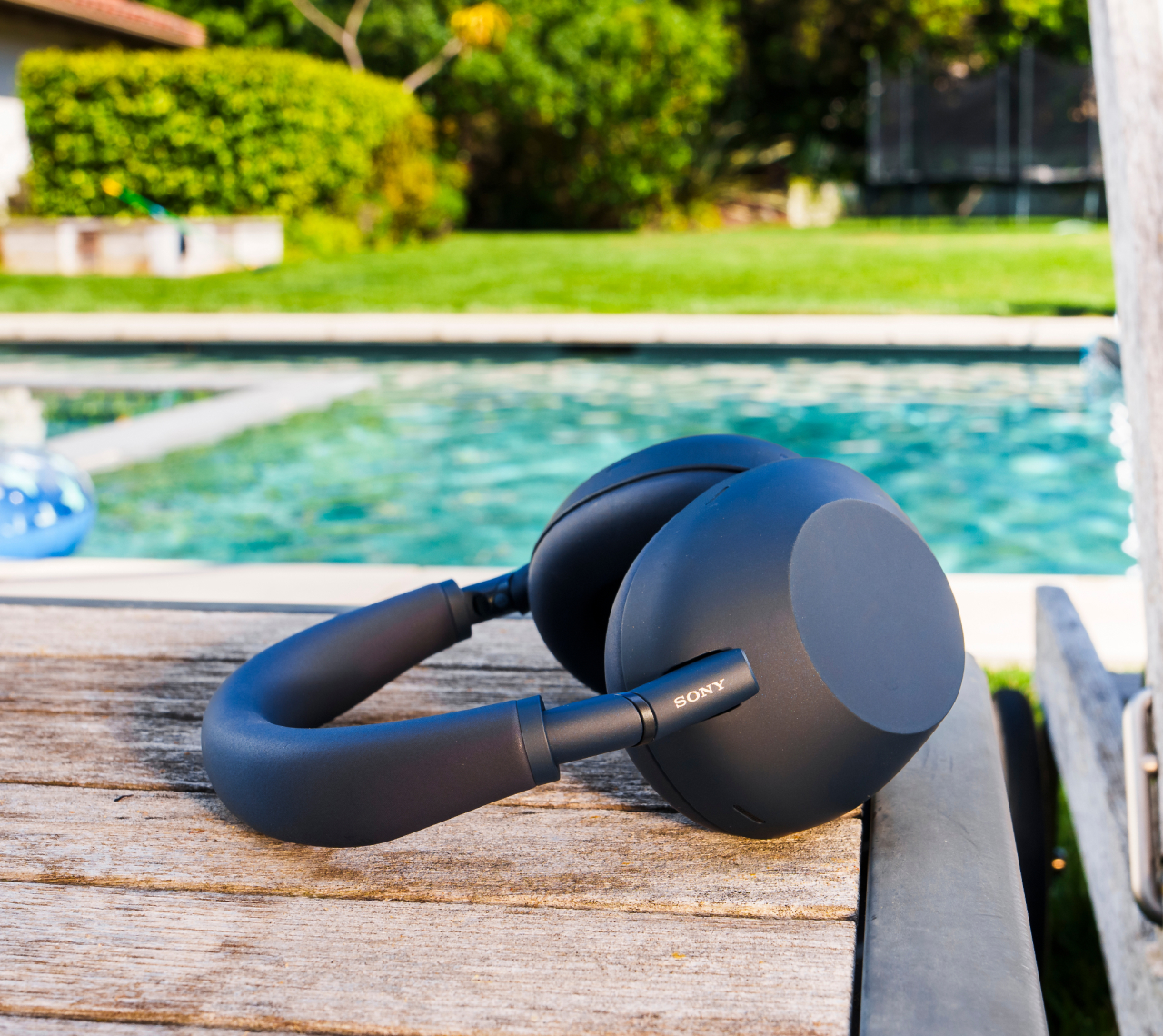 Headphones & Earbuds