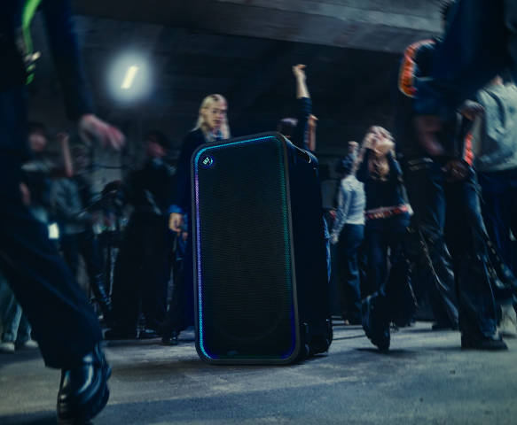 ULT TOWER MAX ill the dancefloor with 360º Party Sound