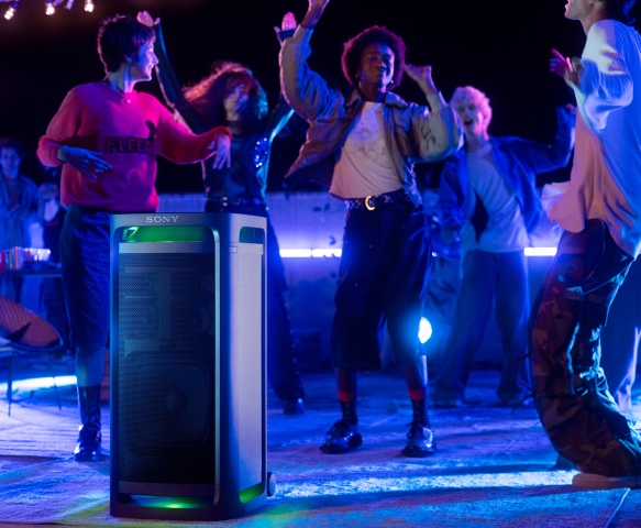 ULT FIELD 7 Give your party a bass boost.