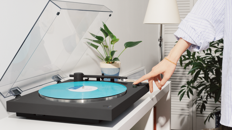 One button. Full auto playback.