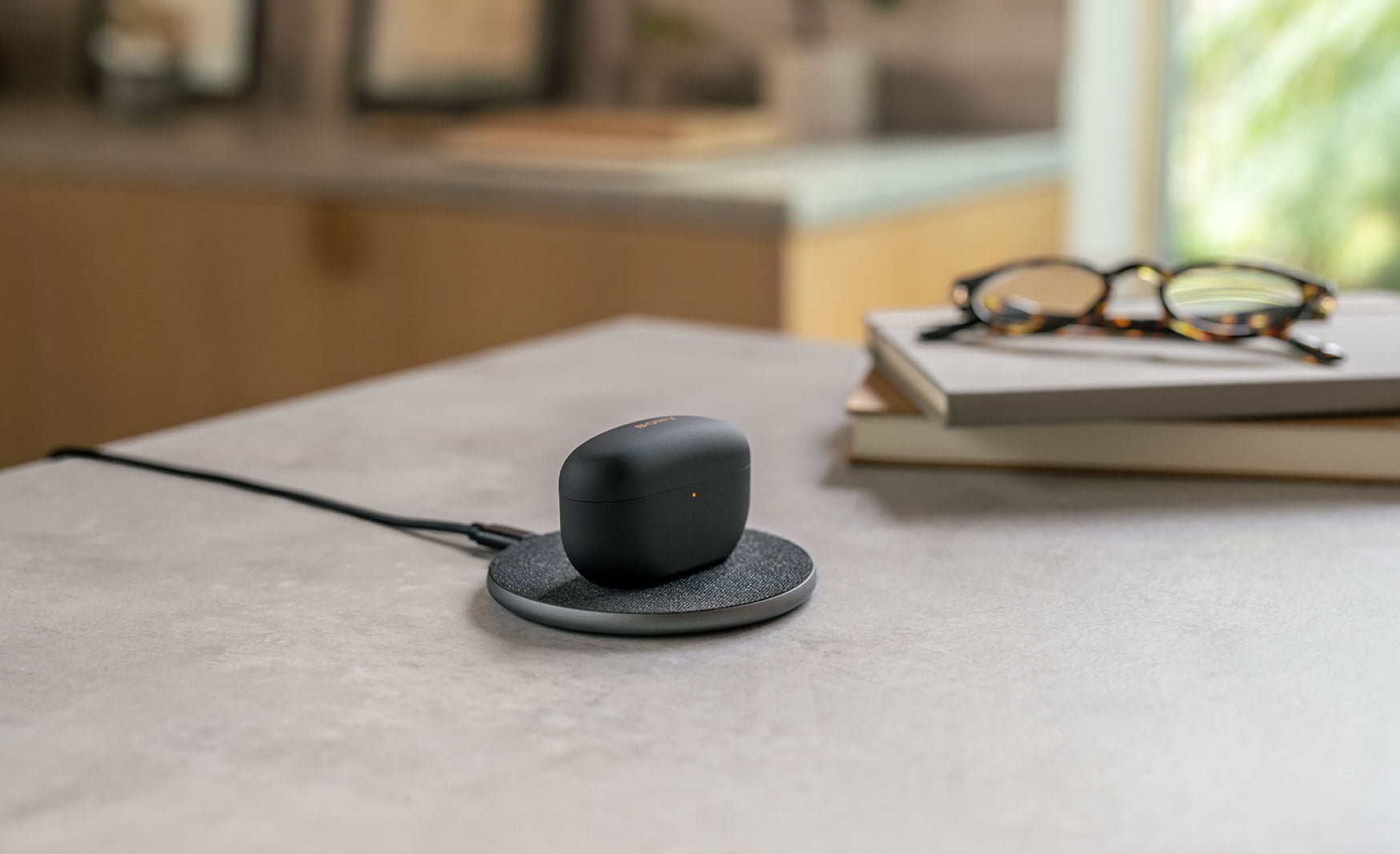 Sony WF-1000XM5 Easy wireless charging with Qi technology