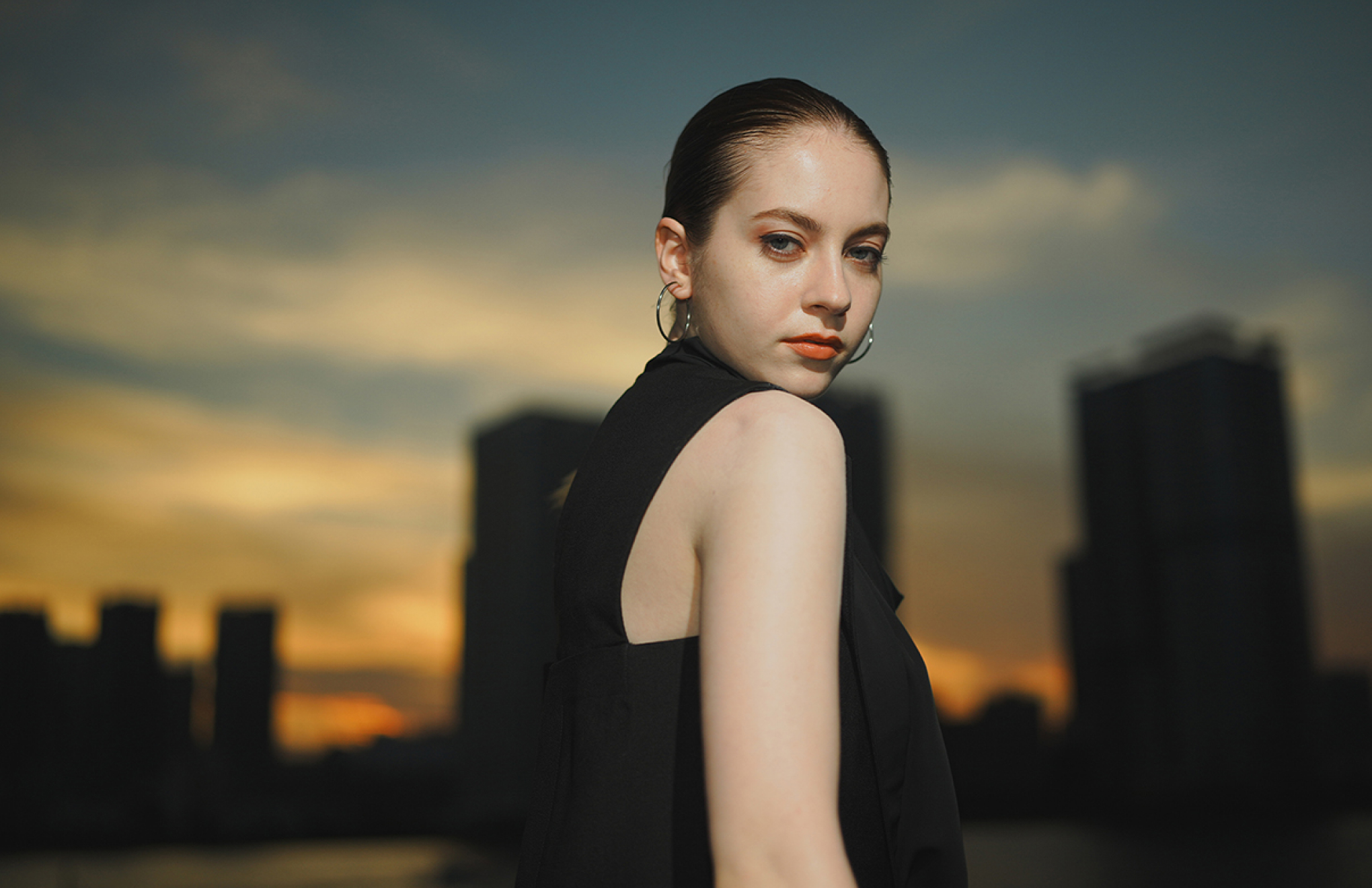 Flash control linked to camera face detection