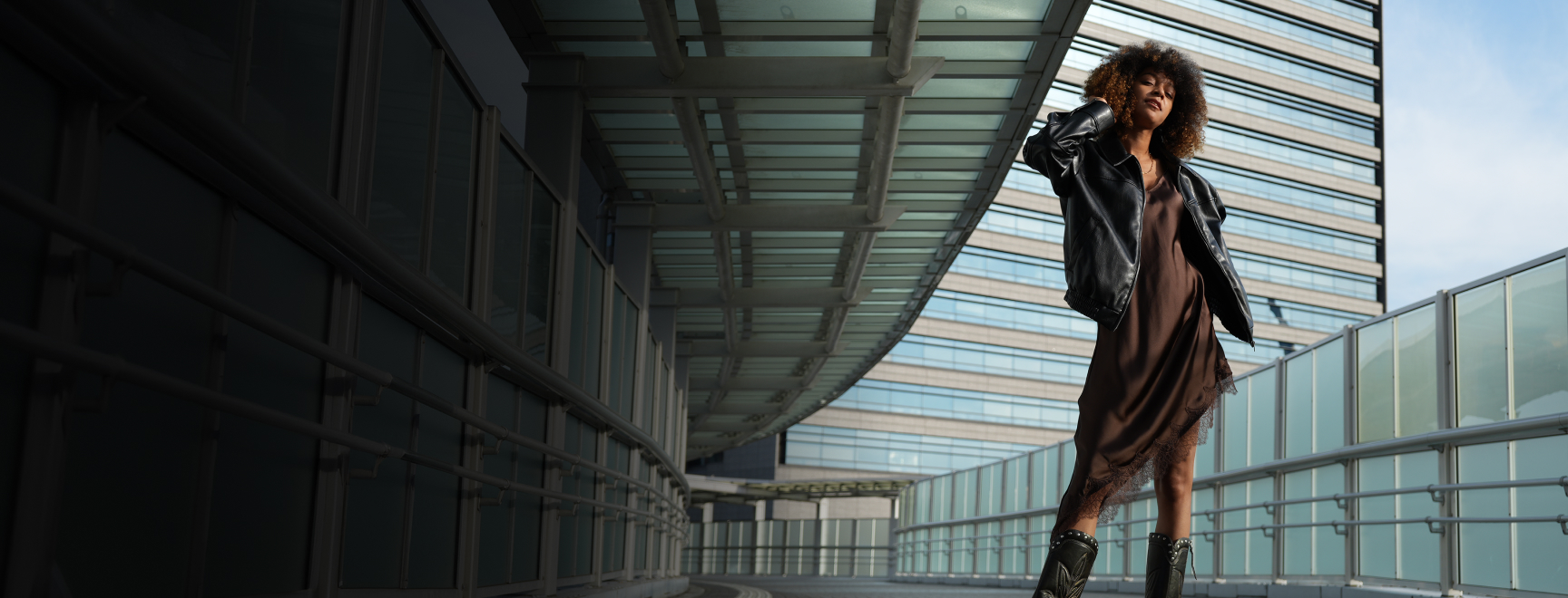 A versatile full-frame 28-70 mm zoom for compact α bodies