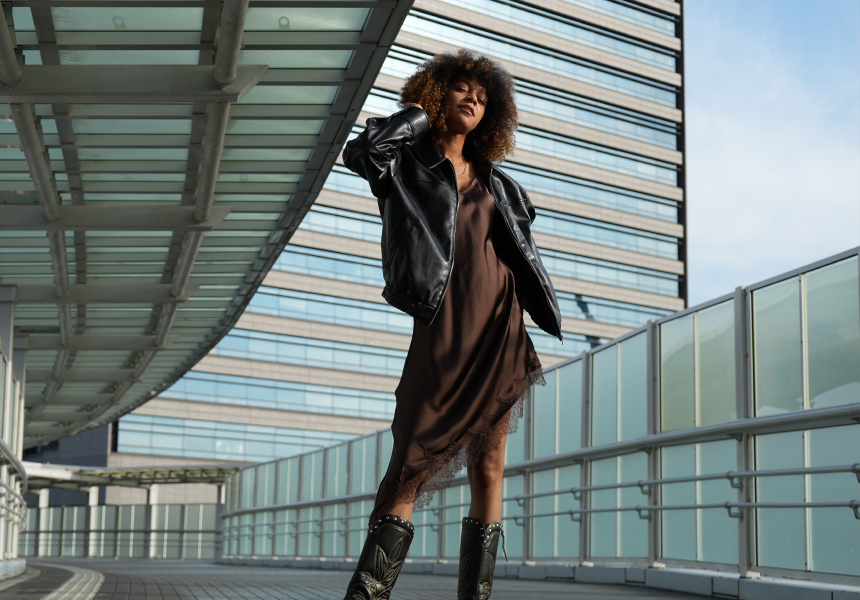 A versatile full-frame 28-70 mm zoom for compact α bodies