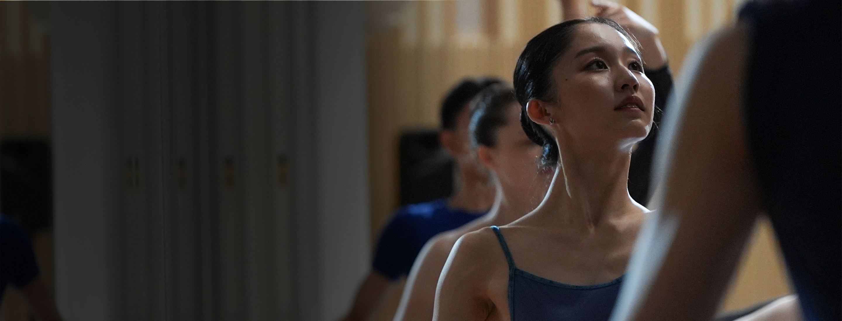 An F2 standard zoom that rivals prime lens quality