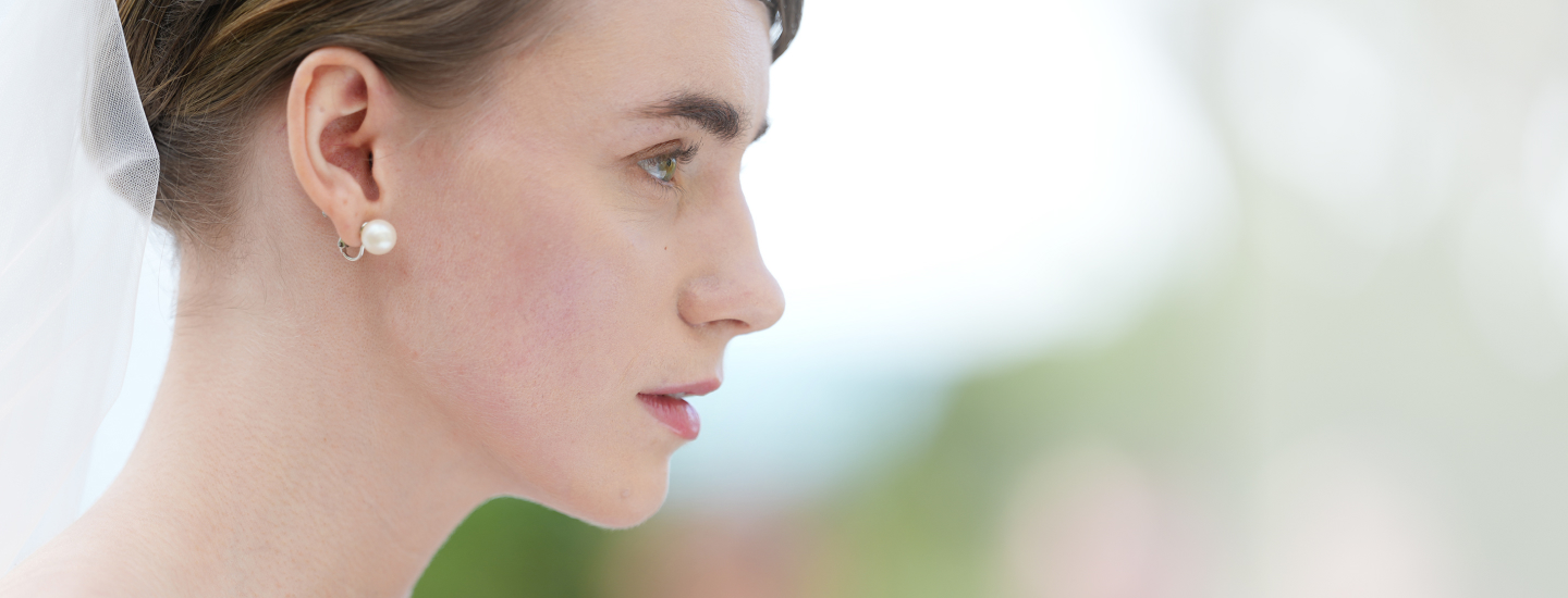 A breakthrough F2 telephoto zoom for new expression