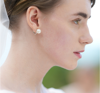 A breakthrough F2 telephoto zoom for new expression